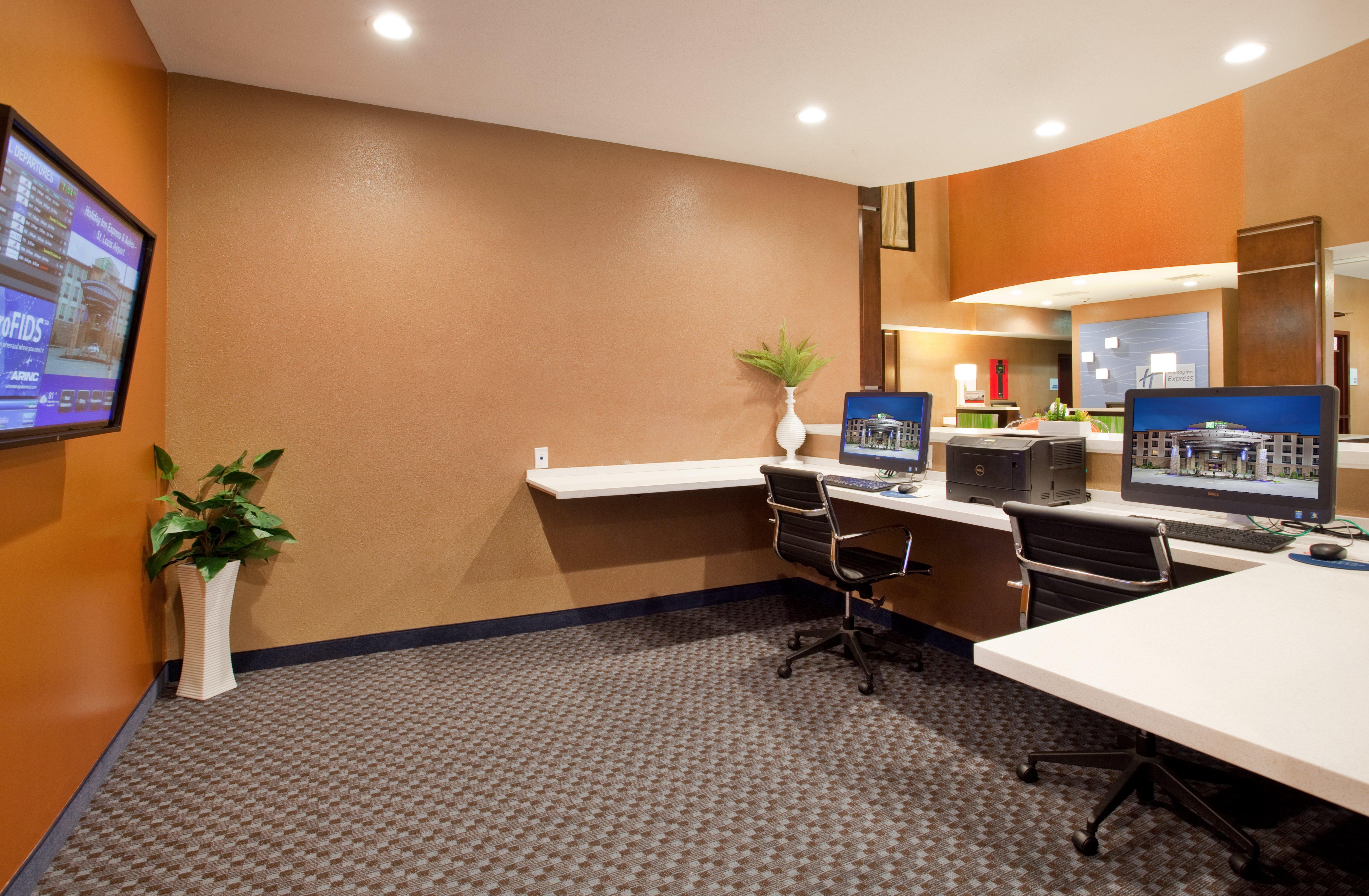 Holiday Inn Express & Suites St Louis Airport By Ihg Woodson Terrace Экстерьер фото