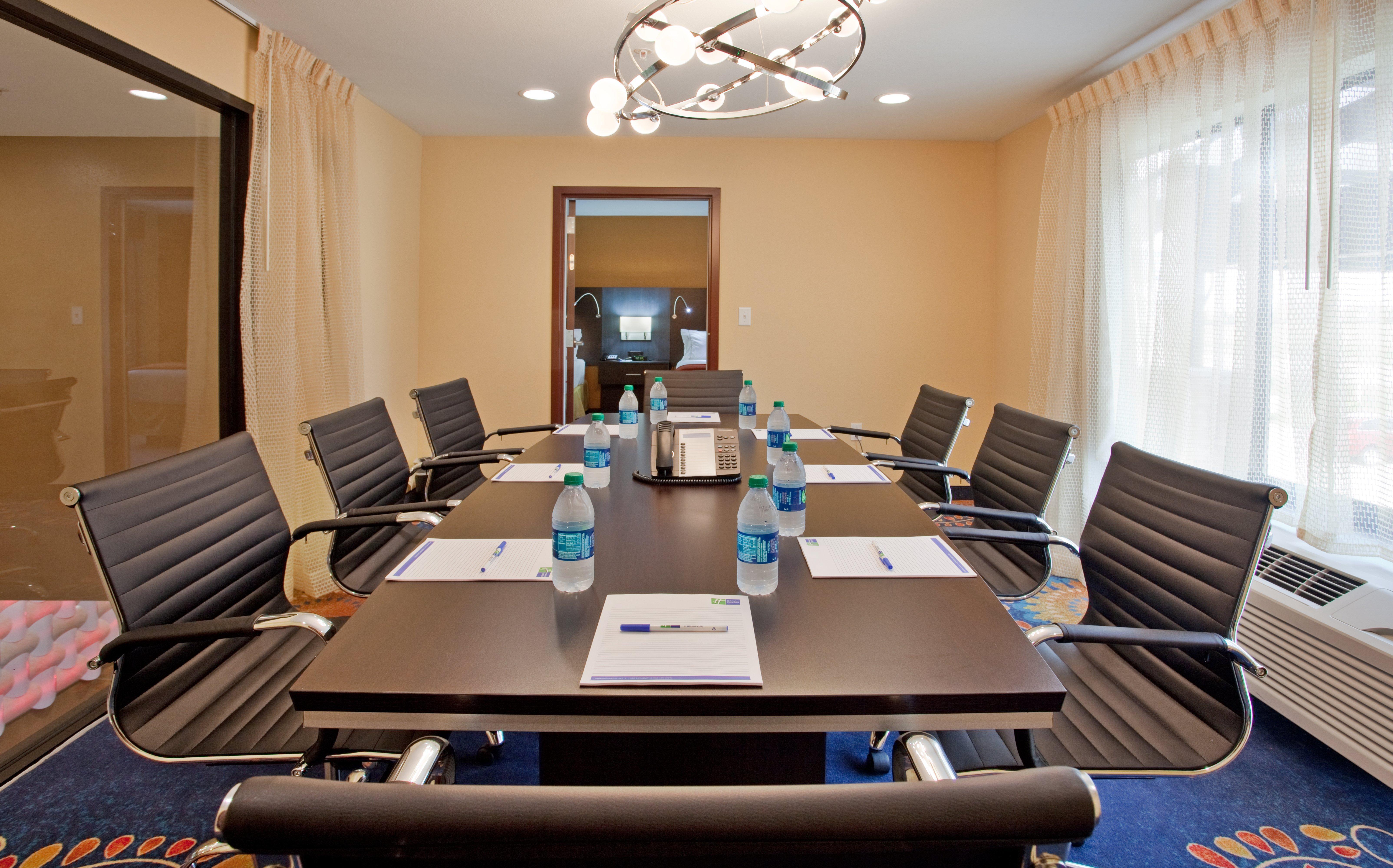 Holiday Inn Express & Suites St Louis Airport By Ihg Woodson Terrace Экстерьер фото